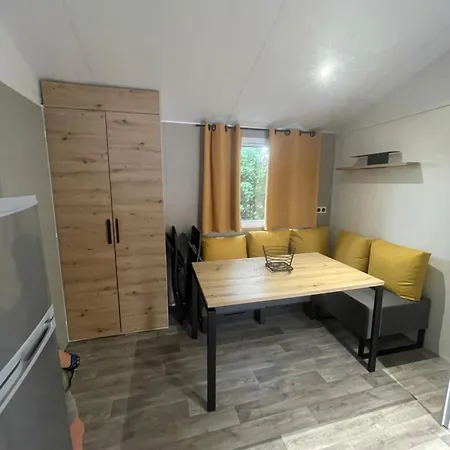 Mobil 4 Pers Climatise - 4 Etoiles *